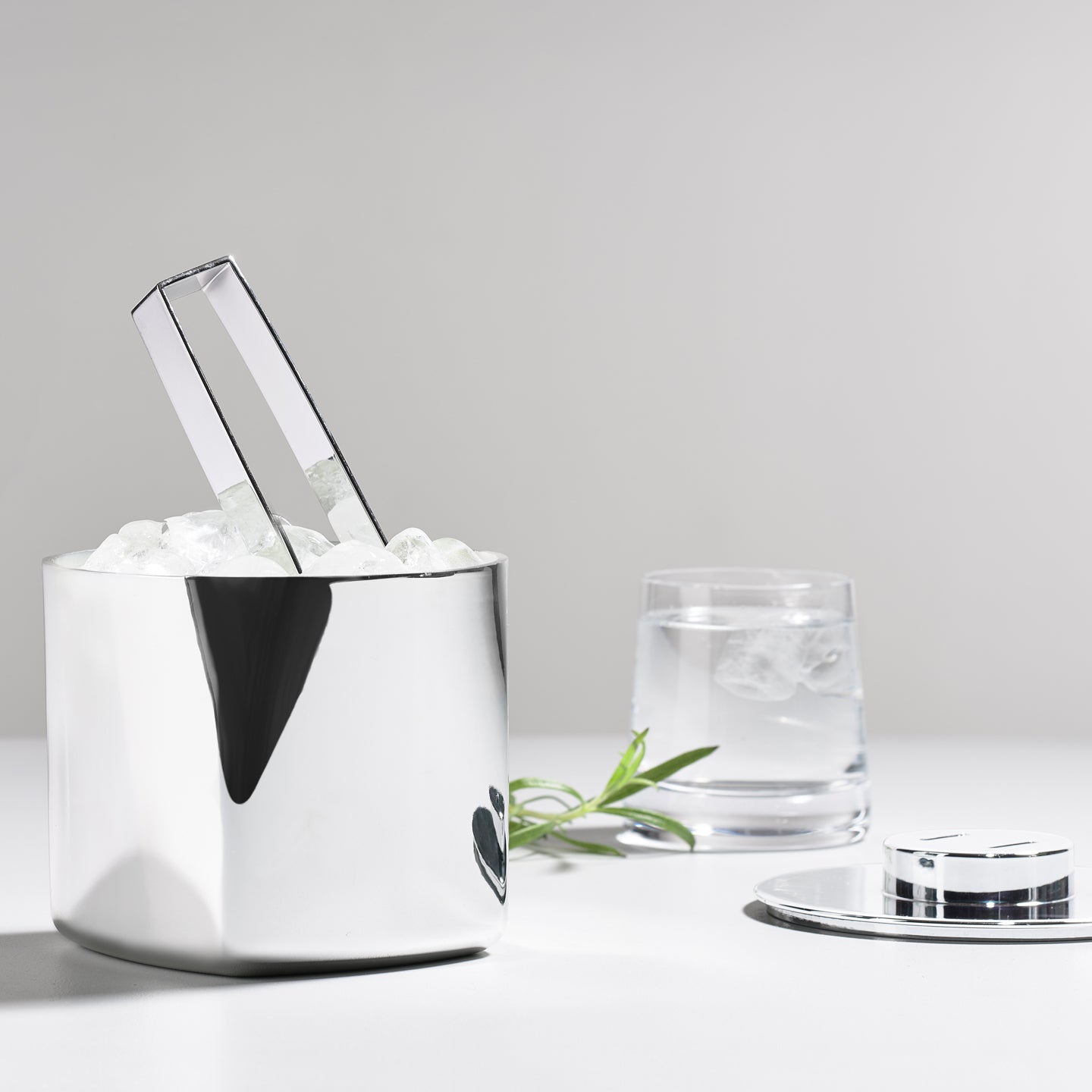 http://www.boroughkitchen.com/cdn/shop/products/zone-ss-ice-bucket-with-tongs-mood-borough-kitchen.jpg?v=1605191813