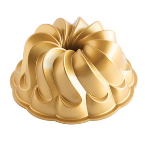 Nordic Ware Pirouette Bundt Pan Gold / 10 Cup