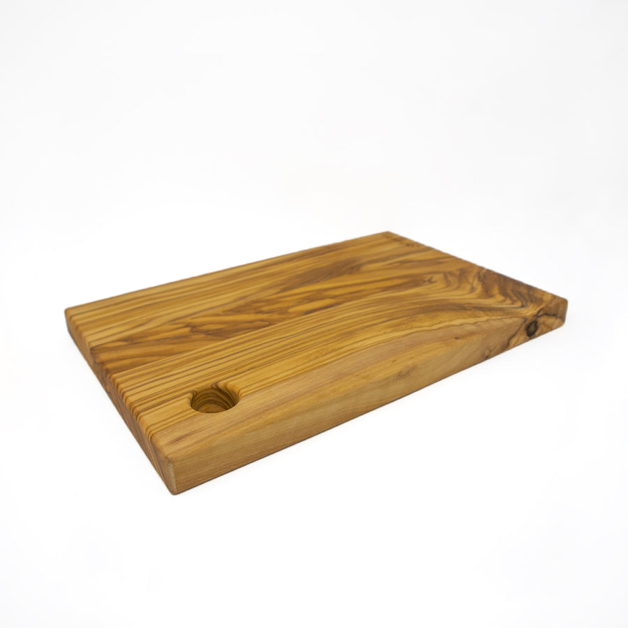 https://www.boroughkitchen.com/cdn/shop/products/arte-in-olivo-rectangular-olivewood-cutting-board-30x20-borough-kitchen_900x900.jpg?v=1669193091