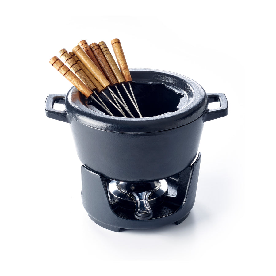 https://www.boroughkitchen.com/cdn/shop/products/beka-nori-cast-iron-fondue-set-20cm-black-borough-kitchen_900x900.jpg?v=1662377119