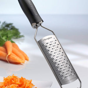 Microplane Gourmet Series Cheese Grater (Ultra Coarse, Red)