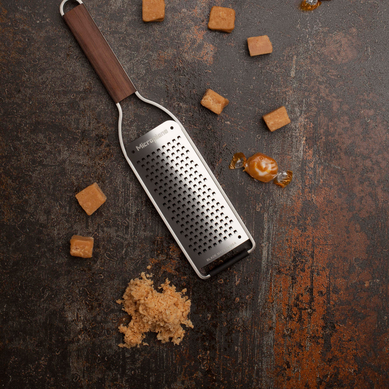 https://www.boroughkitchen.com/cdn/shop/products/microplane-master-series-coarse-grater-caramel-borough-kitchen_1280x.jpg?v=1600962690