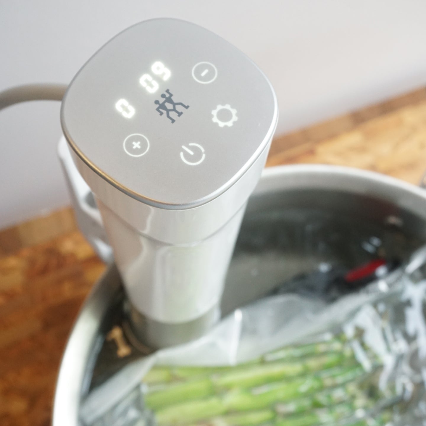 Zwilling Enfinigy Sous-Vide-Stick Immersion Circulator in White - Fante's  Kitchen Shop - Since 1906